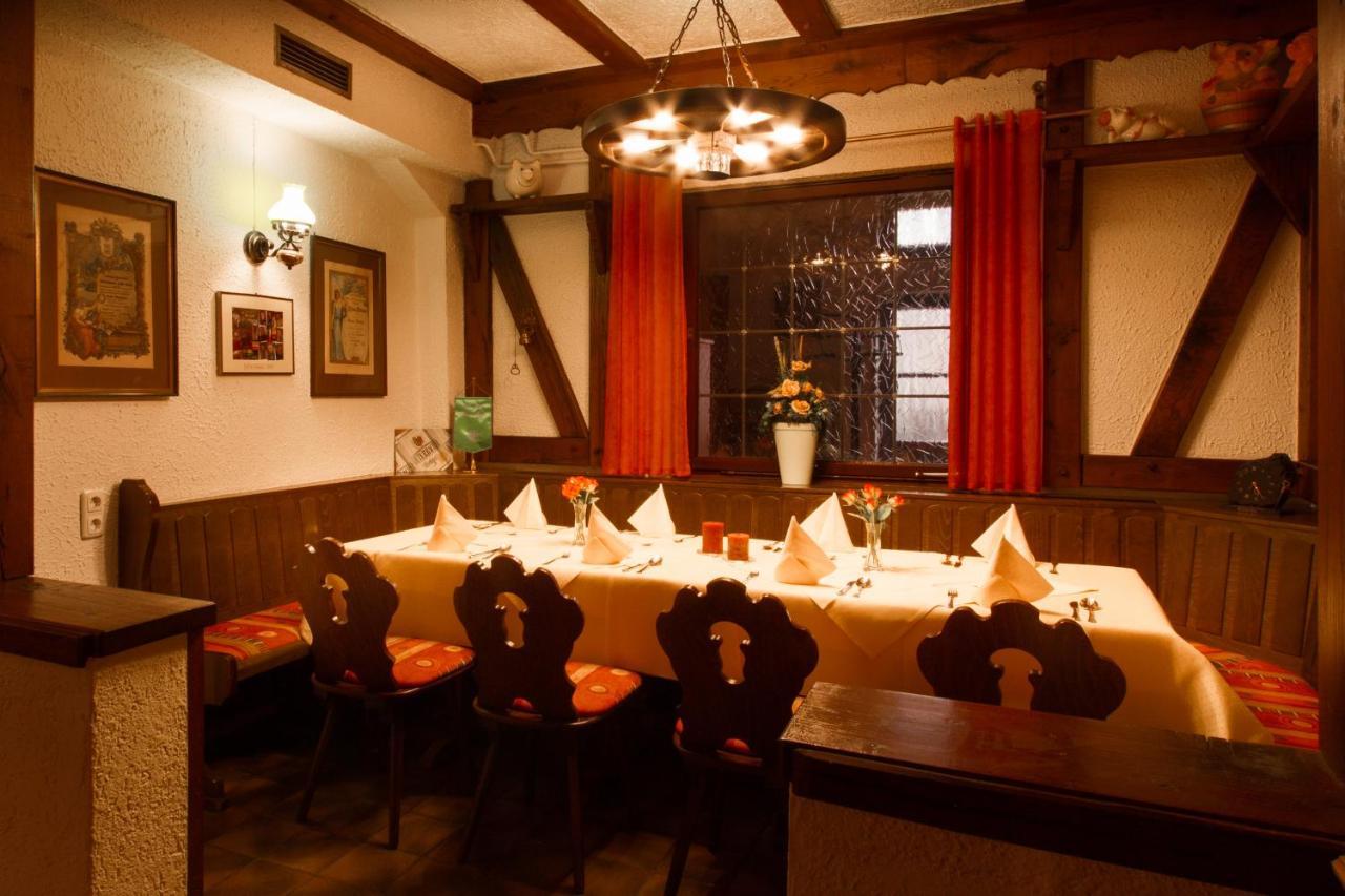 Hotel- Restaurant Zum Hirsch Großenlüder Buitenkant foto