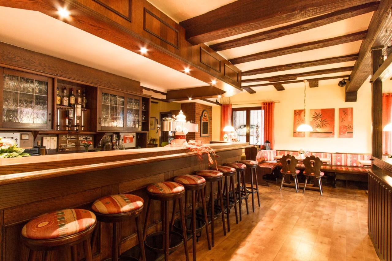 Hotel- Restaurant Zum Hirsch Großenlüder Buitenkant foto