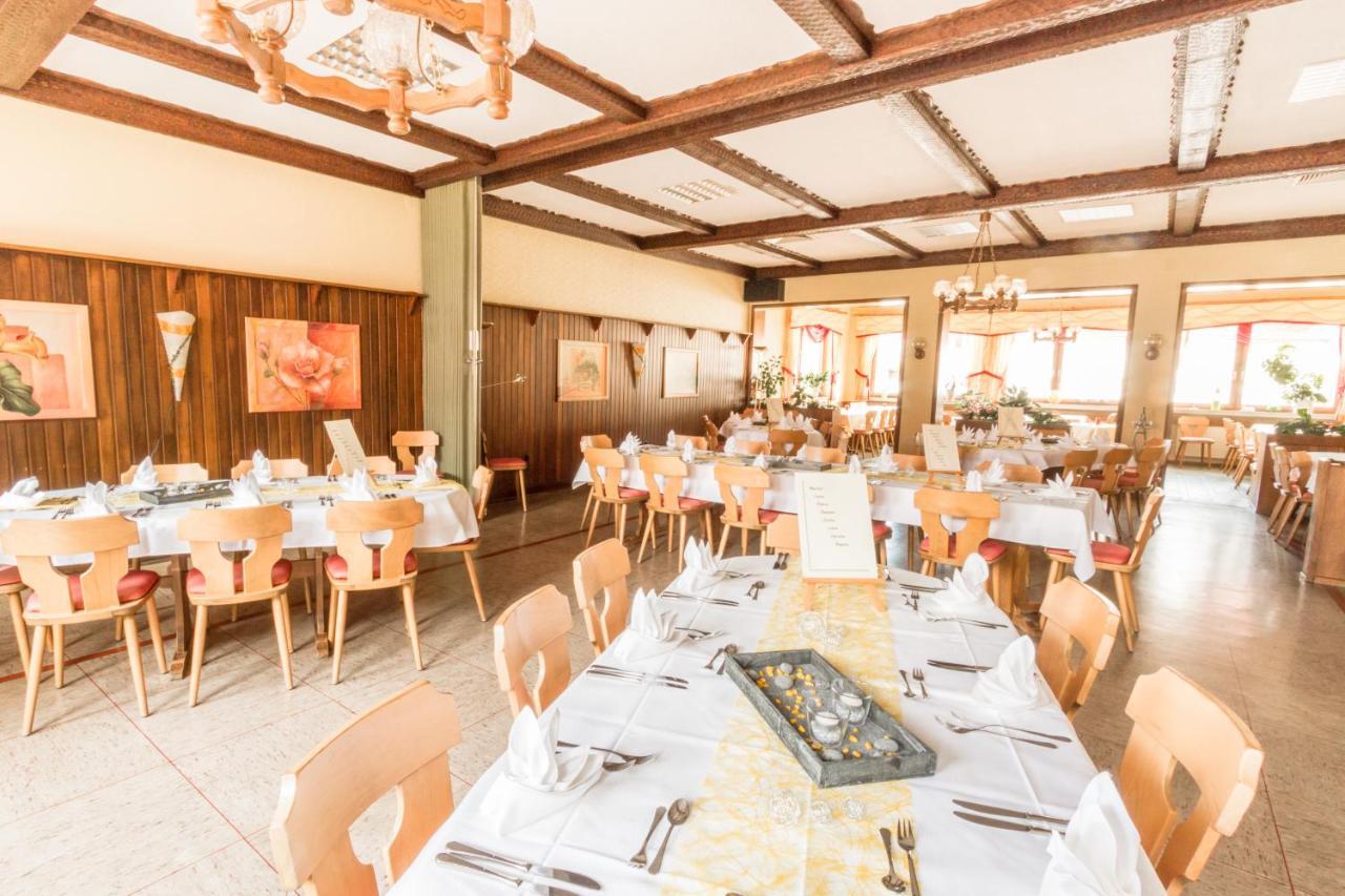 Hotel- Restaurant Zum Hirsch Großenlüder Buitenkant foto